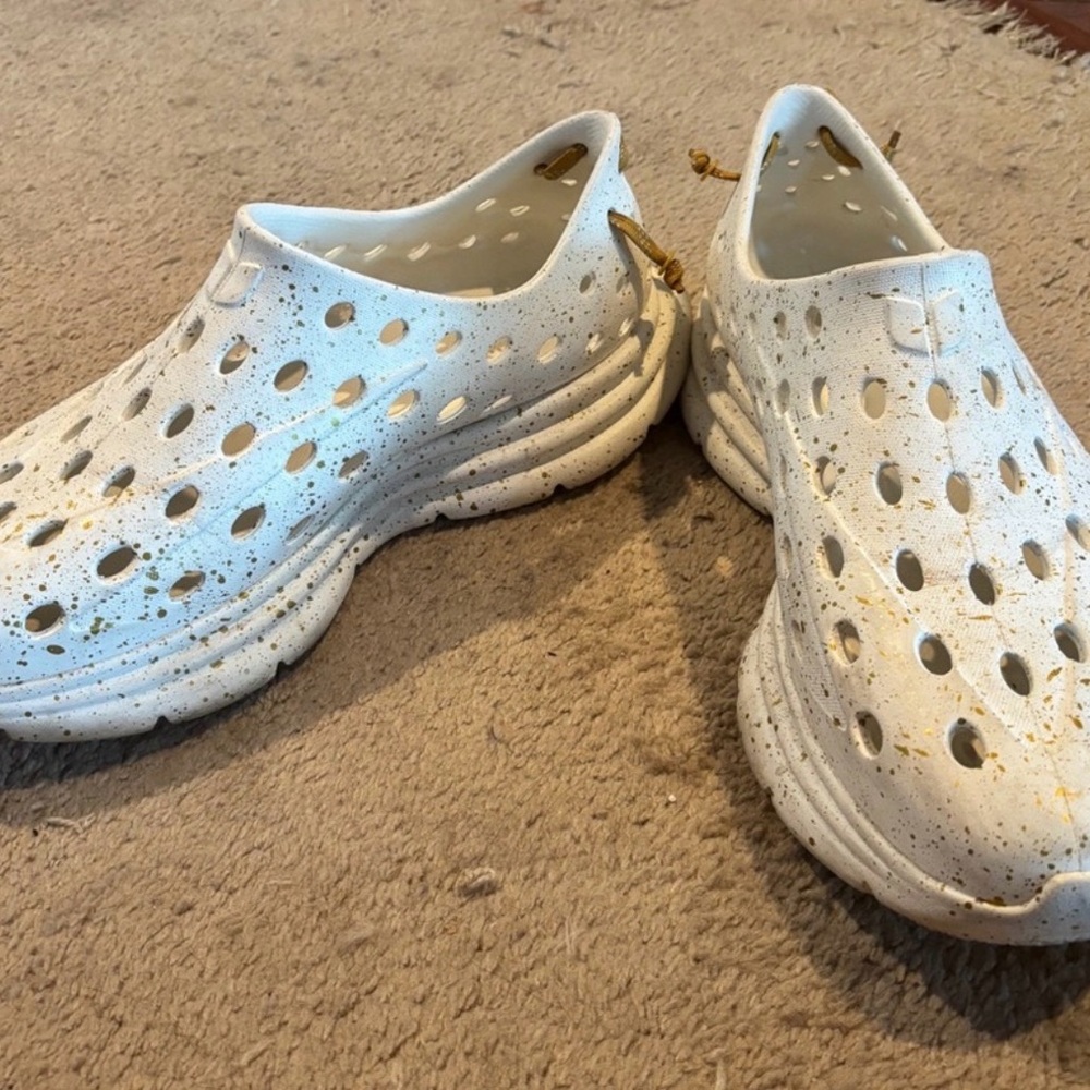 Kane’s Recovery Shoe gold speckled white 13